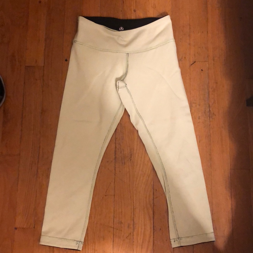 Light green reversible to black cropped lululemon